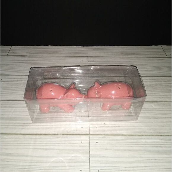 Ceramic Kitchen Pink Pigs Salt And Pepper Shakers Set 3½'in Long - Picture 1 of 8